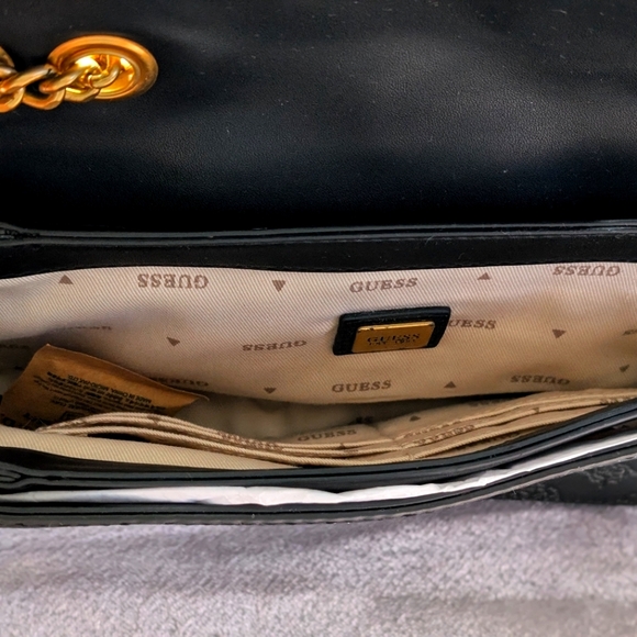 Guess purse - Picture 5 of 7